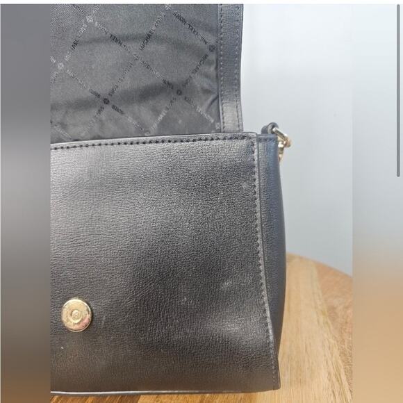 Michael Kors Elegant Black Crossbody Bag - Picture 4 of 10